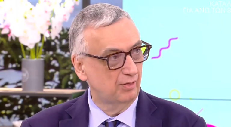 δημητρης σουρας χαμογελα και παλι