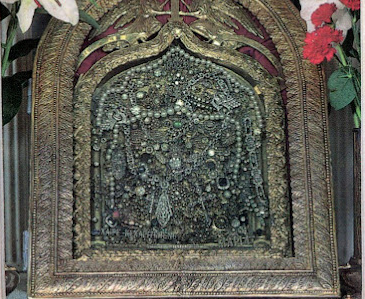 eikona tis Panagias stin Tino