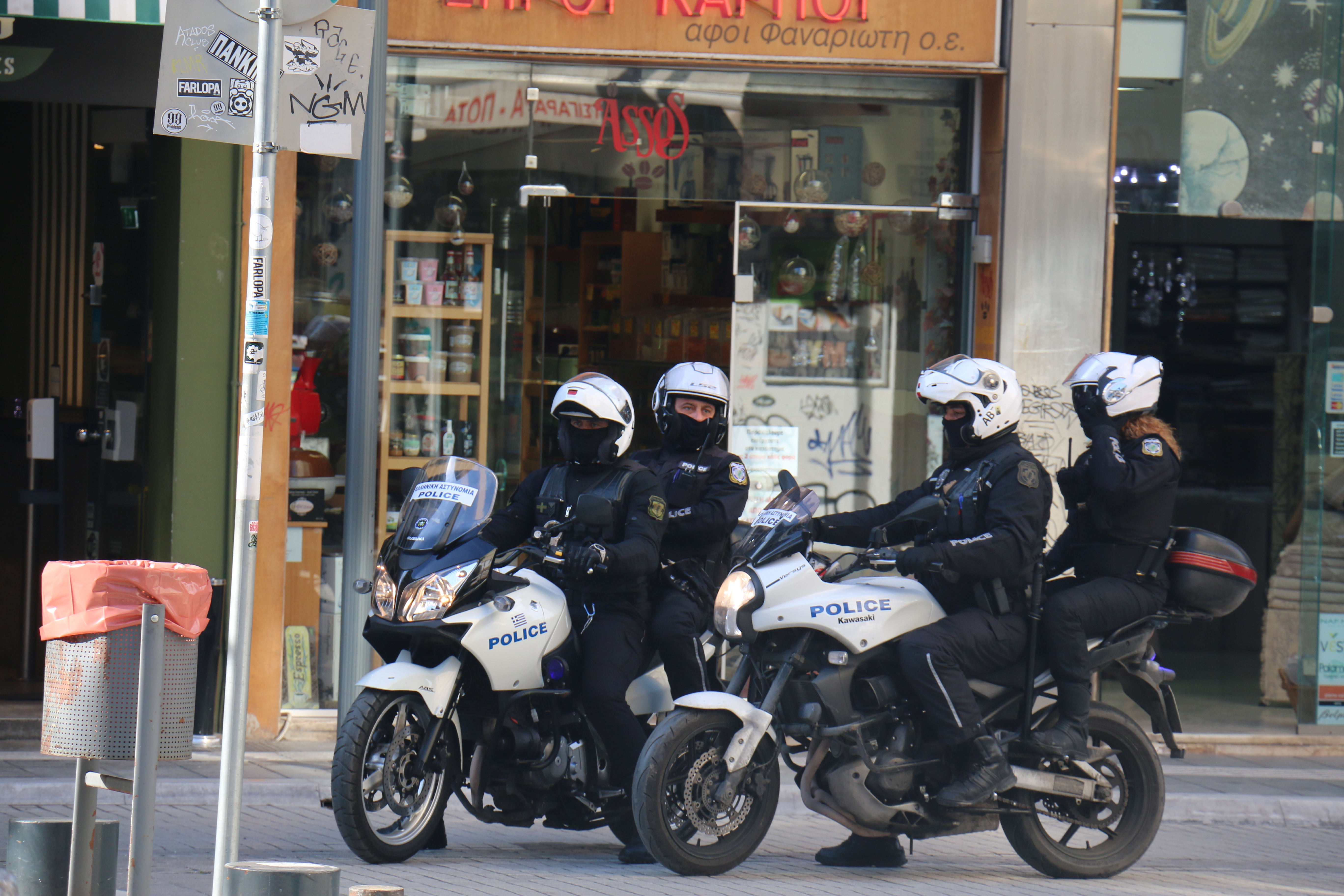 Αστυνομικοί σε μηχανές