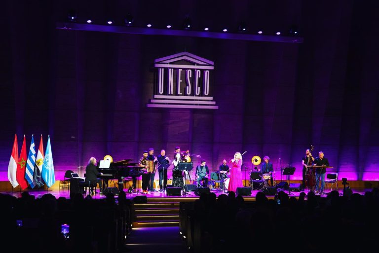 Συναυλία της unesco στο Παρίσι με την Ευανθία Ρεμπούτσικα