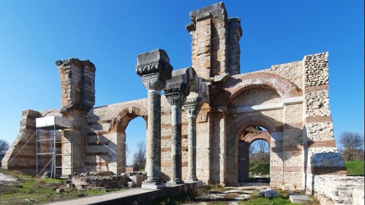 Αναστήλωση τμήματος της Βασιλικής Β' των Φιλίππων