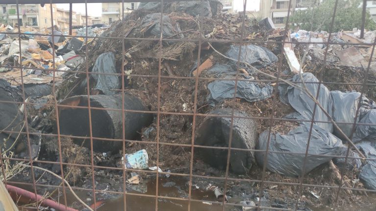 Μπάζα σκουπίδια