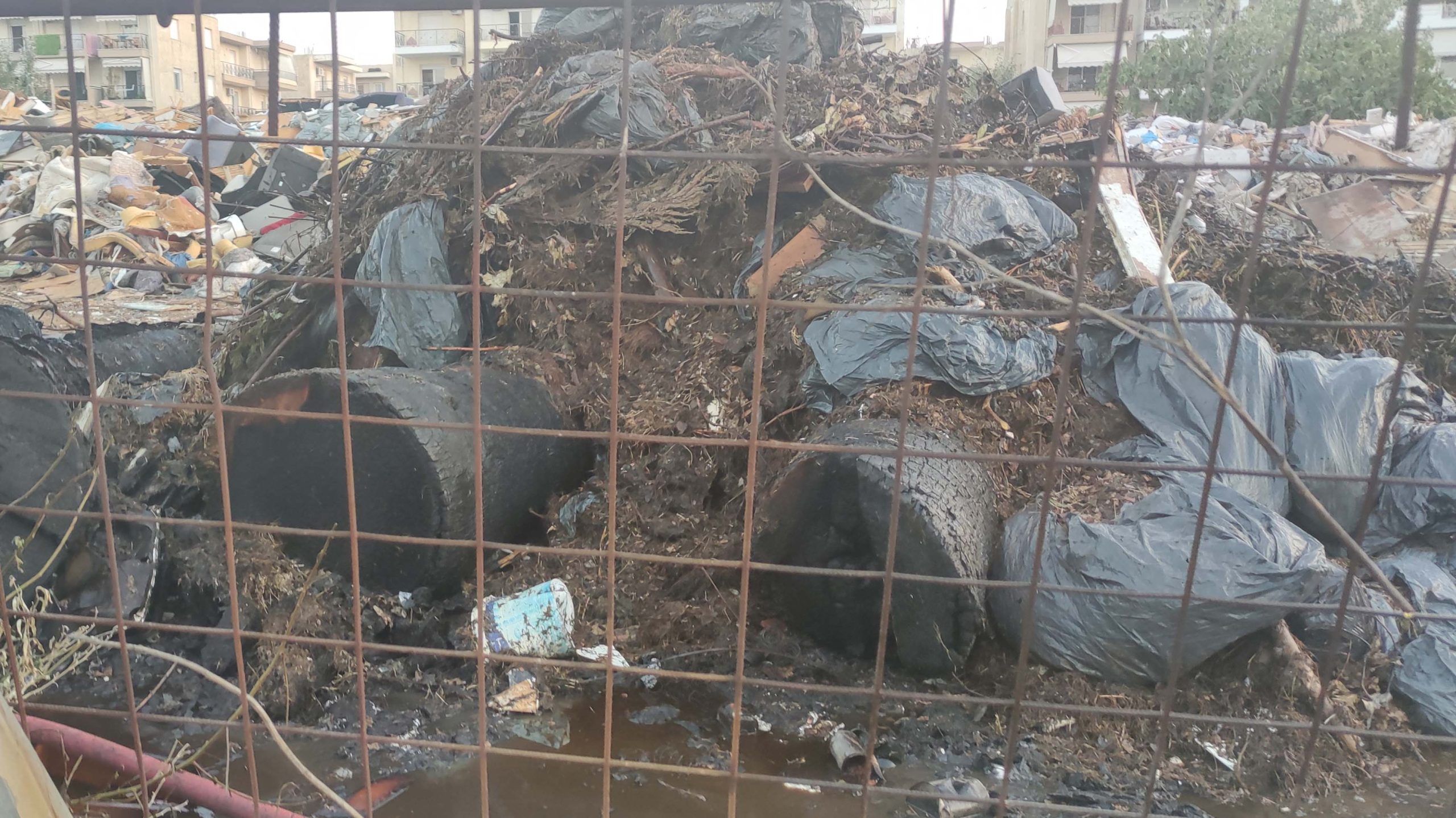 Μπάζα σκουπίδια