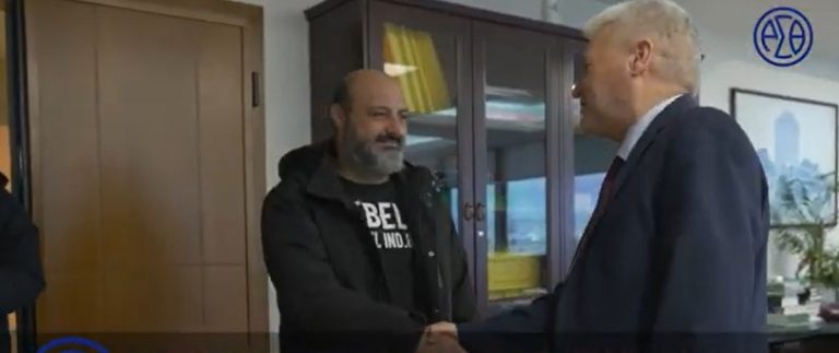 Οδηγός ΟΑΣΘ παρέδωσε πορτοφόλι με 1400 ΕΥΡΩ