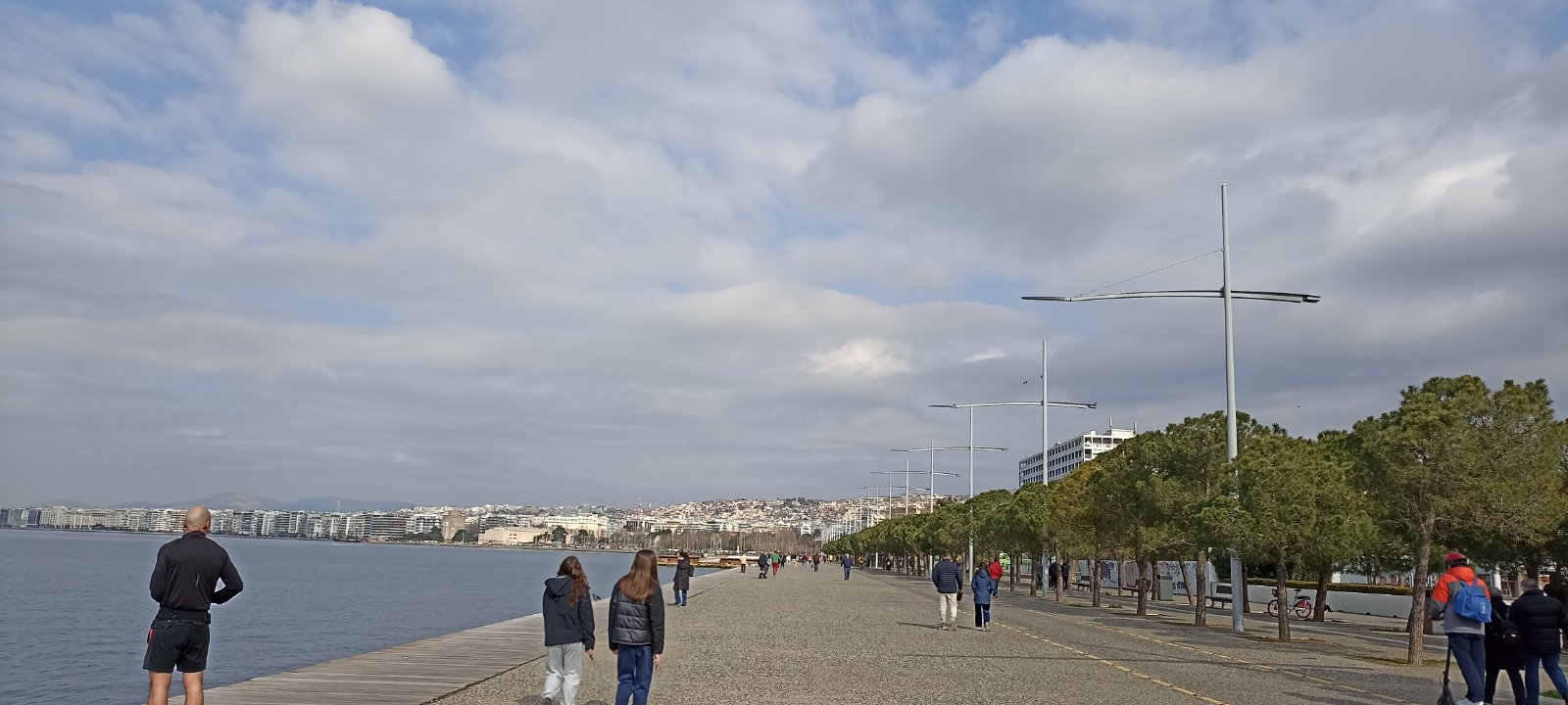 PARALIA THESSALONIKI FEBROUARIOS 25