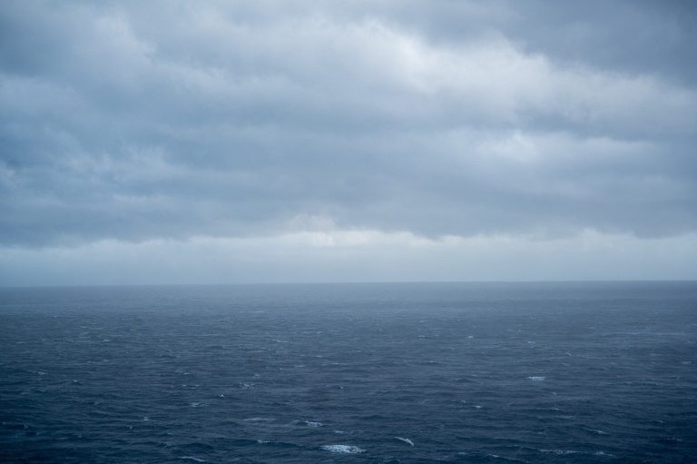 SYNNEFA THALASSA XEIMWNAS