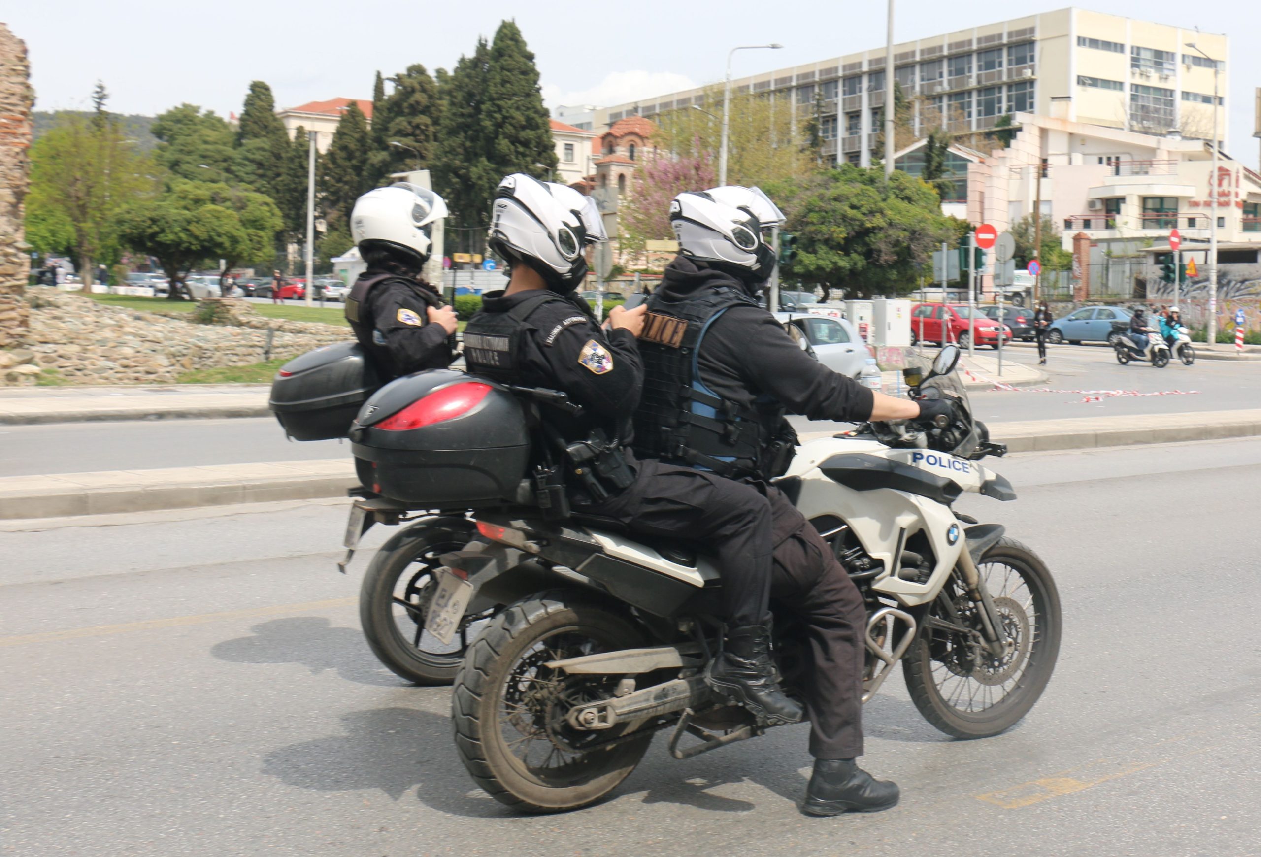 Αστυνομικοί σε μηχανή