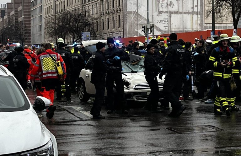 Στο Μοναχό αυτοκίνητο έπεσε σε πλήθος
