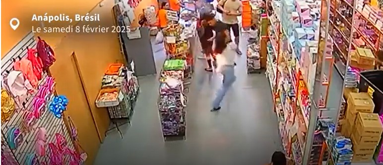 Κινητό τηλέφωνο άρπαξε φωτιά