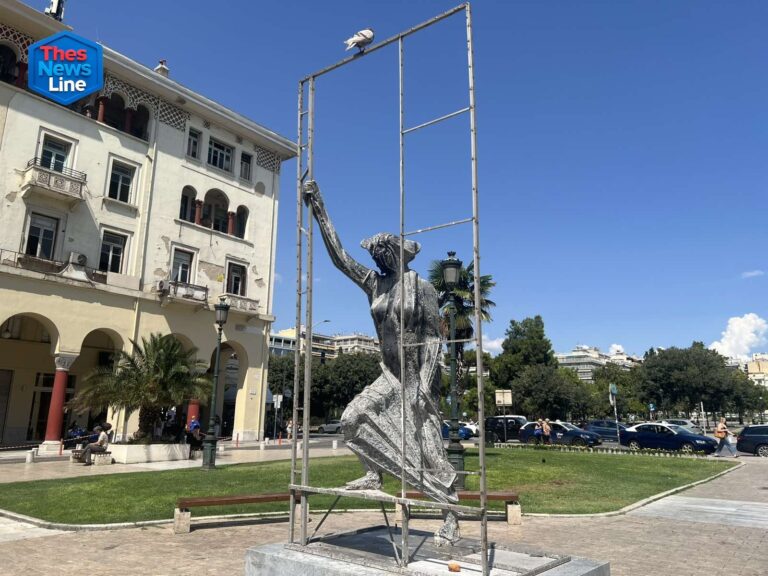 Γλυπτό Γυναίκα σε λεωφορείο Αριστοτέλους