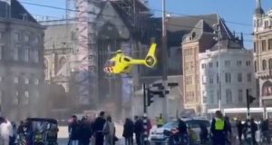 amsterdam epithesi me maxairi 270325