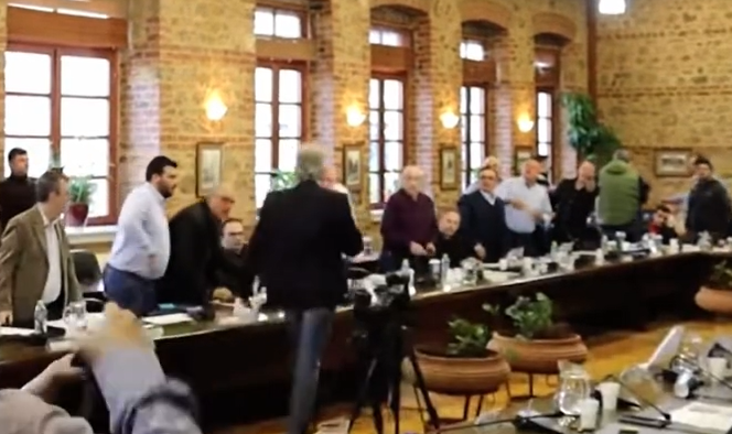 epeisodia sto dhmotiko sumvoulio veroias 170325