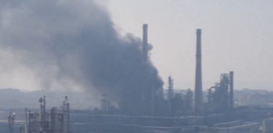 Φωτιά σε διυλιστήρια