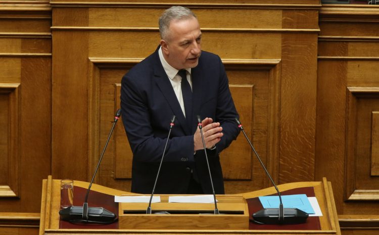 Ο Σταύρος Καλαφάτης στη Βουλή