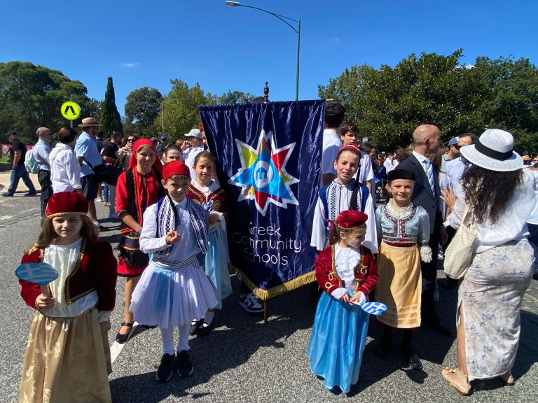 mathitiki parelasi ellinikis koinotitas melvournis 2