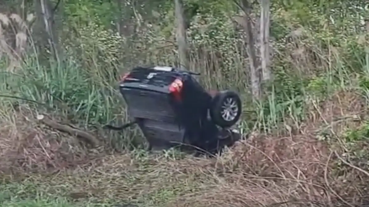 Αναποδογύρισε αυτοκίνητο σε κανάλι και τραυματίστηκε ο οδηγός