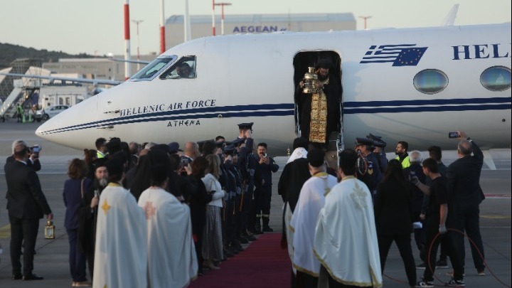 Η αφή του Αγίου Φωτός