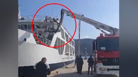 ploio pyrosvestiki kalathi apegklwvismos