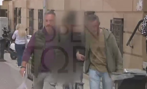 37xronos patra viasmos 16xronis