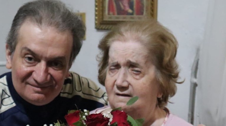 Σολιστ πουλάει το πιάνο του για την άρρωστη μητέρα του