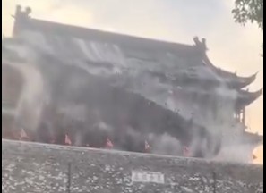 Κατάρρευση οροφής μνημείο Κίνα