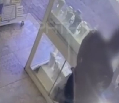 ollandos toyristas klevei kolie kriti