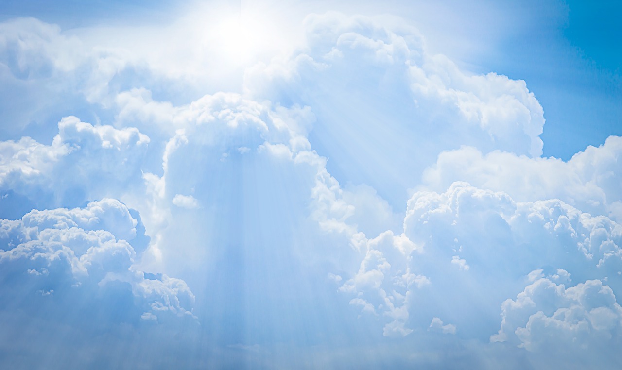 Σύννεφα και ήλιος