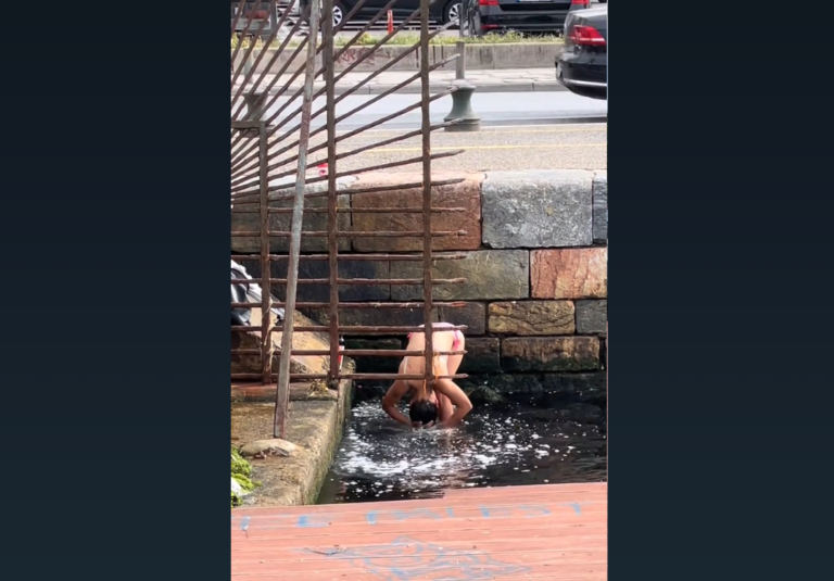 Λούσιμο στον Θερμαικο