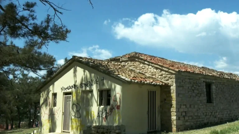 Βανδάλισαν τον Πύργο της Νέας Φώκιας Χαλκιδικής