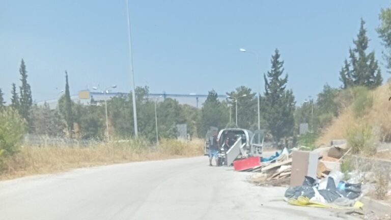 Πιάστηκαν επ΄αυτοφώρω να ξεφορτώνουν μπάζα