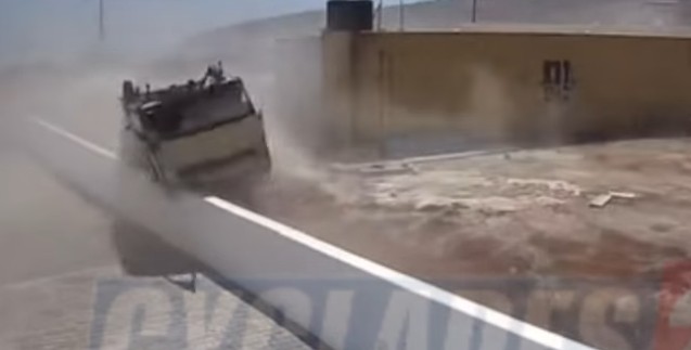 Αέρας αναποδογυρίζει τροχόσπιτο στη Σαντορίνη