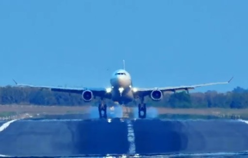 Αεροπλάνο προσγείωση