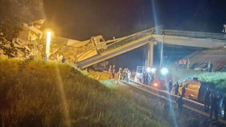 Κατάρρευση γέφυρας στη Ρωσία