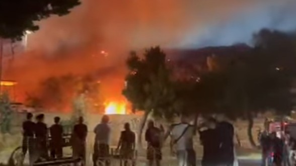 Φωτιά σε σκάφη στη Γλυφάδα