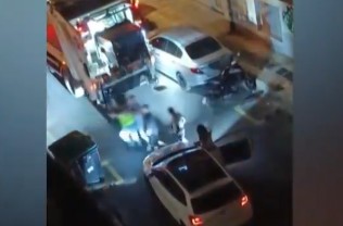 Κυψέλη ξυλοδαρμός υπαλλήλου καθαριότητας