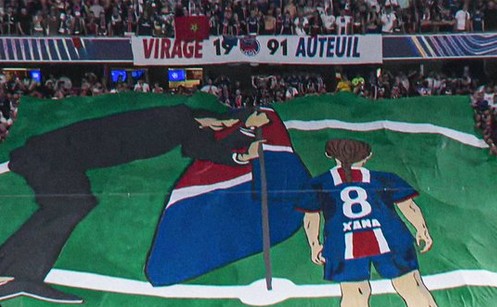 Πανό για την αδικοχαμένη κόρη του προπονητή psg