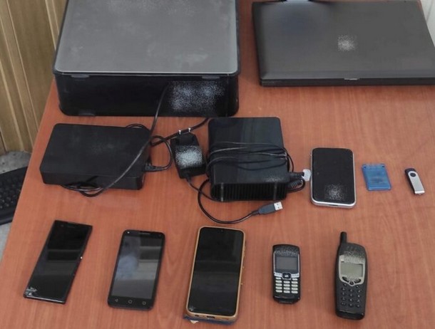 Κατάσχεση κινητών και υπολογιστών