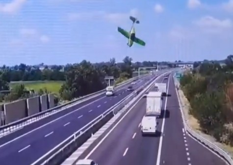 Πτώση αεροπλάνου αυτοκινητόδρομος Ιταλία