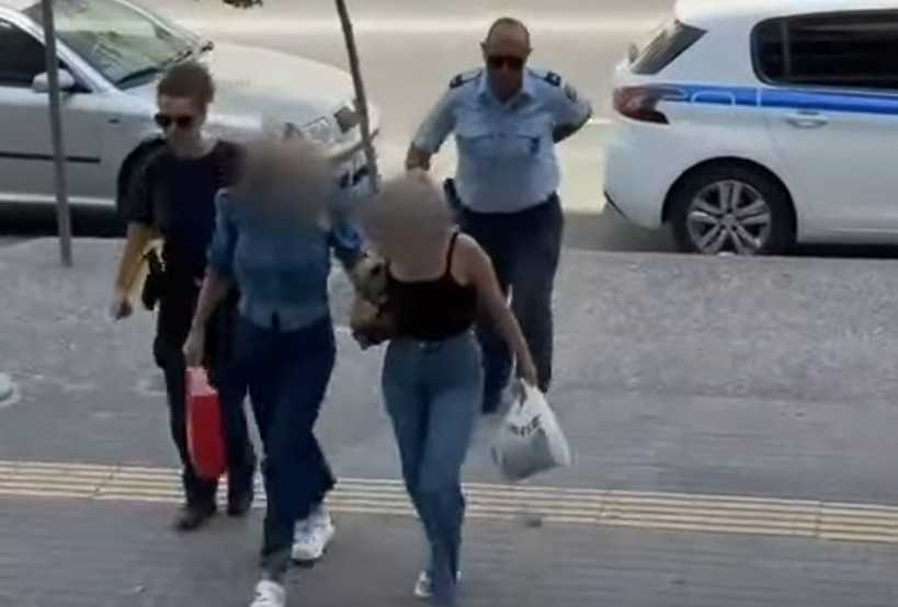 Η 45χρονη οδηγός της Πόρσε οδηγείται στον εισαγγελέα