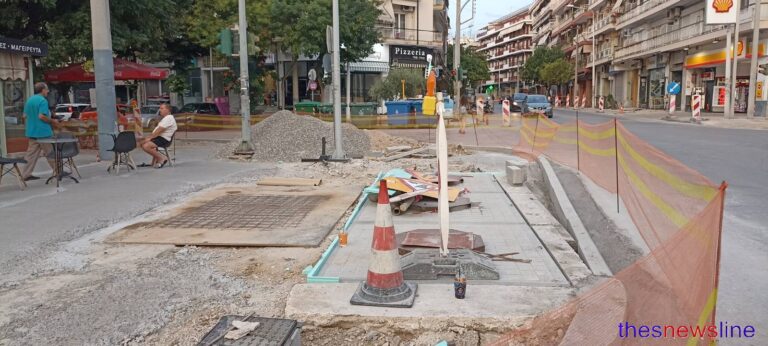 Έργα ανάπλασης πεζοδρομίων οδός Μπότσαρη