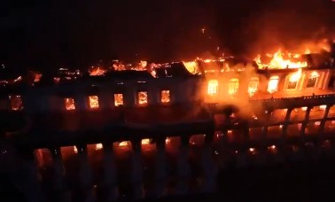 Στις φλόγες το Κοινοβούλιο του Νεπάλ