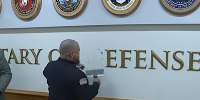 Υπουργείο Άμυνας μετατρέπεται σε υπουργείο Πολέμου