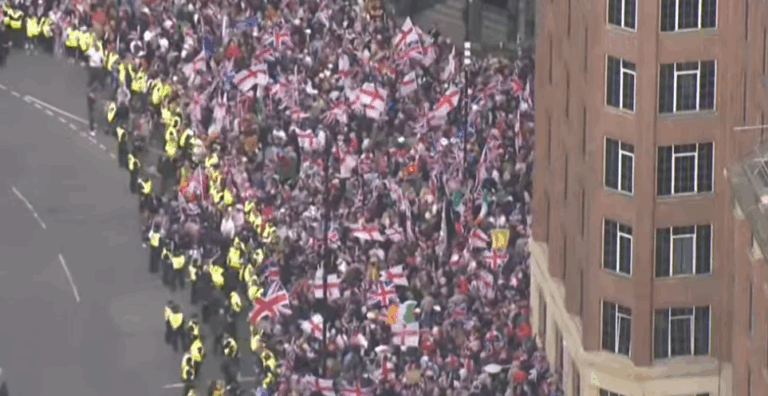 Διαδήλωση στους κεντρικούς δρόμους του Λονδίνου