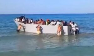 Βάρκα με μετανάστες στη Γαύδο