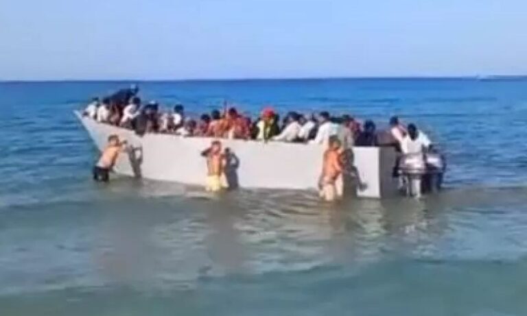 Βάρκα με μετανάστες στη Γαύδο