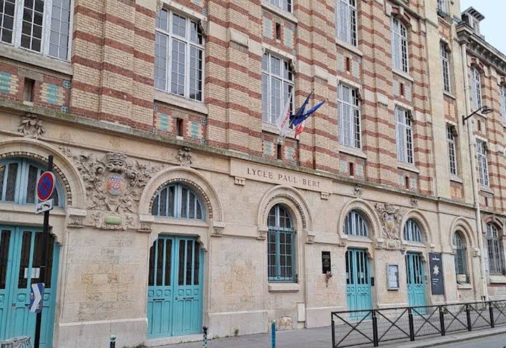 Lycée Paul Bert, 6-8 rue Huyghens, 75014