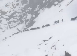 Ορειβάτες στο βουνό Έβερεστ