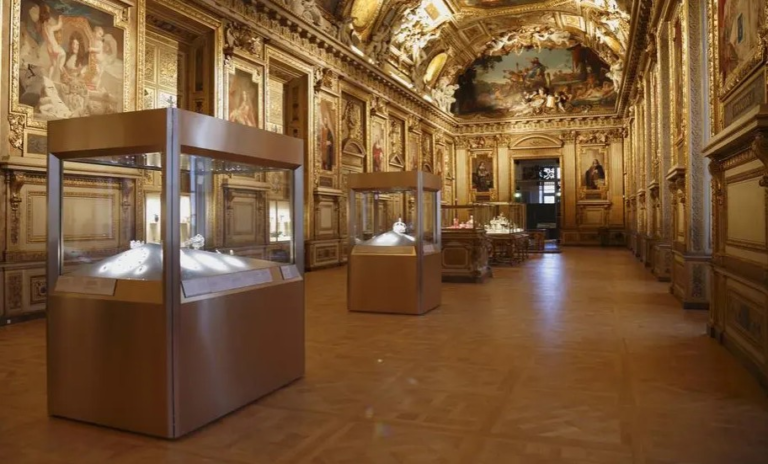 Λούβρο Γκαλερί Απόλλων