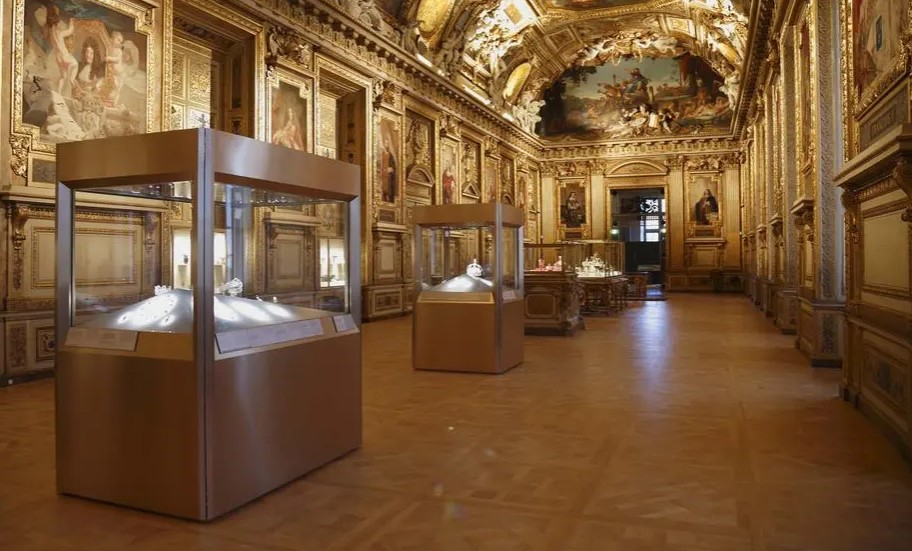 Λούβρο Γκαλερί Απόλλων