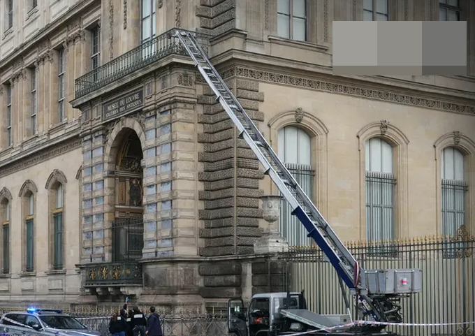 Γερανός στη ληστεία του Λούβρου